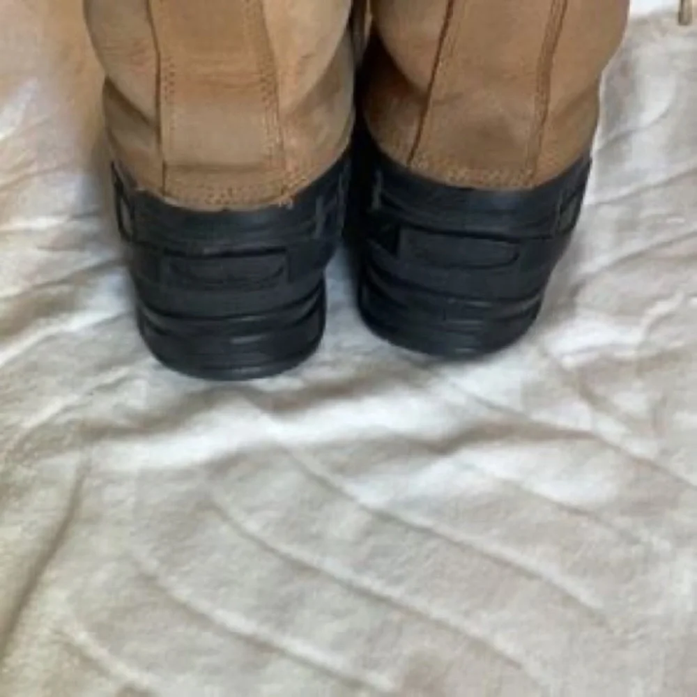 Insulated Lace-Up Winter Boots in Tan and Black